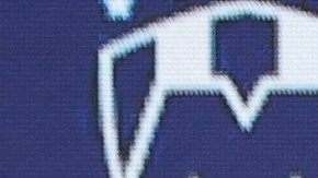 Sergio Ramos muestra su dorsal 93 durante la presentación con Rayados de Monterrey.