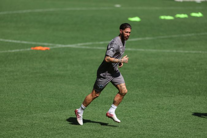 Sergio Ramos entrenando con Rayados.