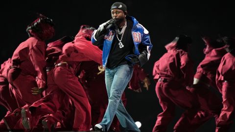 Kendrick Lamar durante su presentación en el Super Bowl LIX.