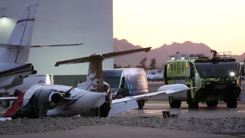 El vocalista Vince Neil no estaba presente en el vuelo.