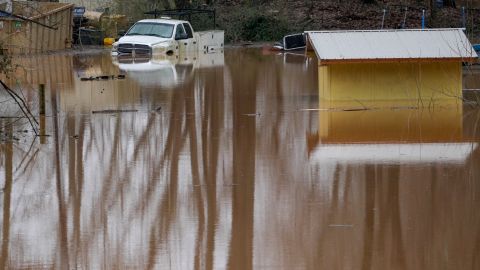 Nueve personas murieron en Kentucky y otra en Georgia.