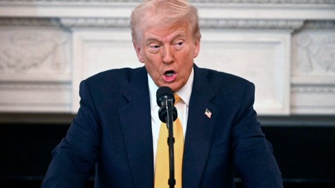 Trump ordenó investigar las tasas digitales a sus empresas en el extranjero y amenazó con aplicar aranceles a seis países.