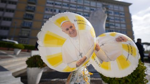 El papa se sometió a nuevas pruebas médicas.