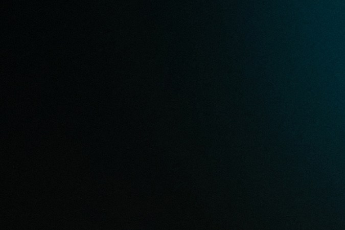 Persona realizando una apuesta deportiva desde su teléfono móvil en Estados Unidos