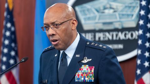 El jefe del Estado Mayor Conjunto de EEUU, general CQ Brown, fue despedido por Trump.