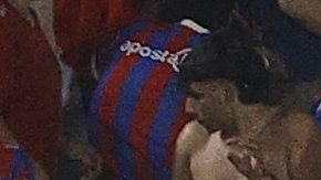 Trifulca entre hinchas de Olimpia y Cerro Porteño en Paraguay.