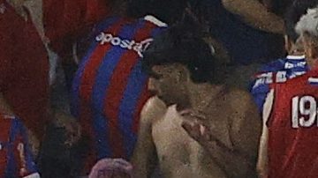 Trifulca entre hinchas de Olimpia y Cerro Porteño en Paraguay.