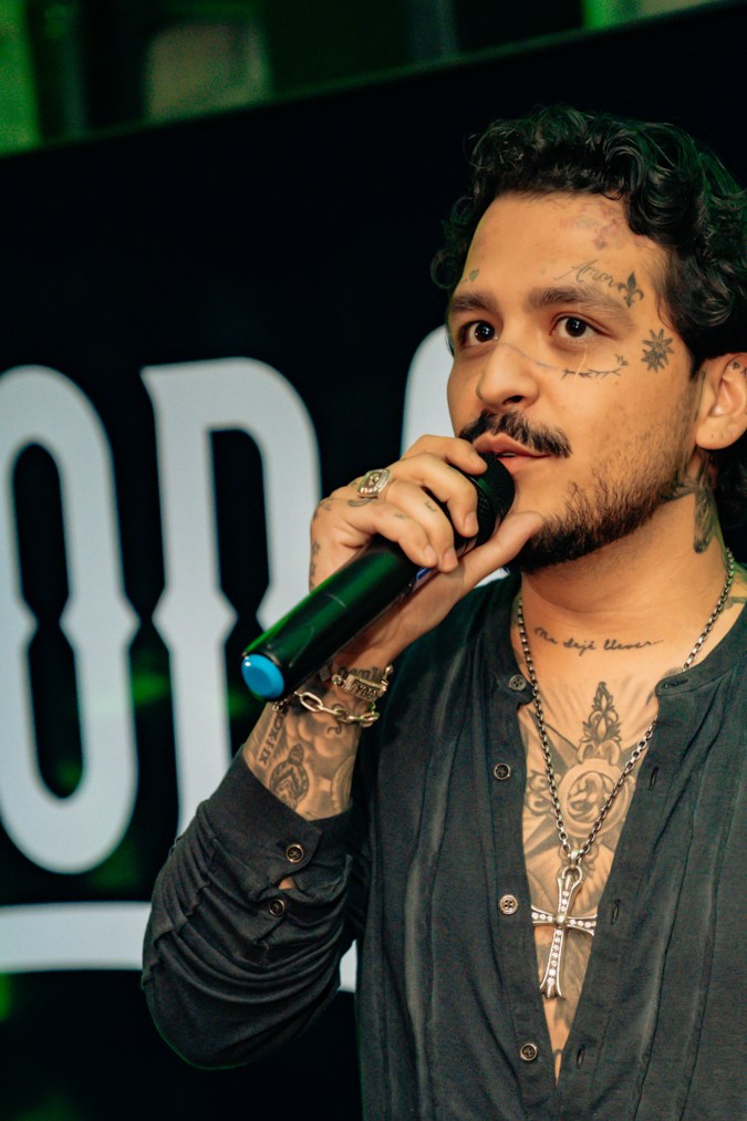 Christian Nodal en el encuentro con la prensa.