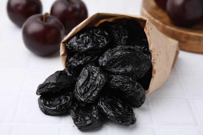 Las ciruelas pasas tienen una alta composición de antioxidantes.