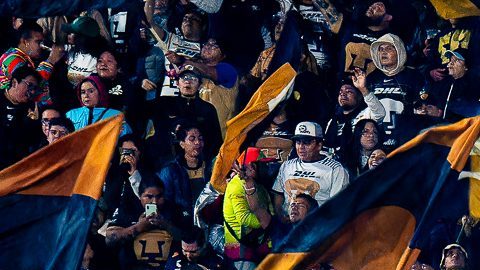 Fans Club América y Pumas de la UNAM.