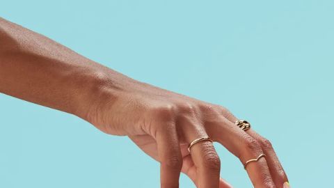 Simply es el nuevo de refrescos prebióticos de Coca cola con sabor a fruta elaborados con 6 gramos de fibra prebiótica.