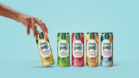 Simply es el nuevo de refrescos prebióticos de Coca cola con sabor a fruta elaborados con 6 gramos de fibra prebiótica.