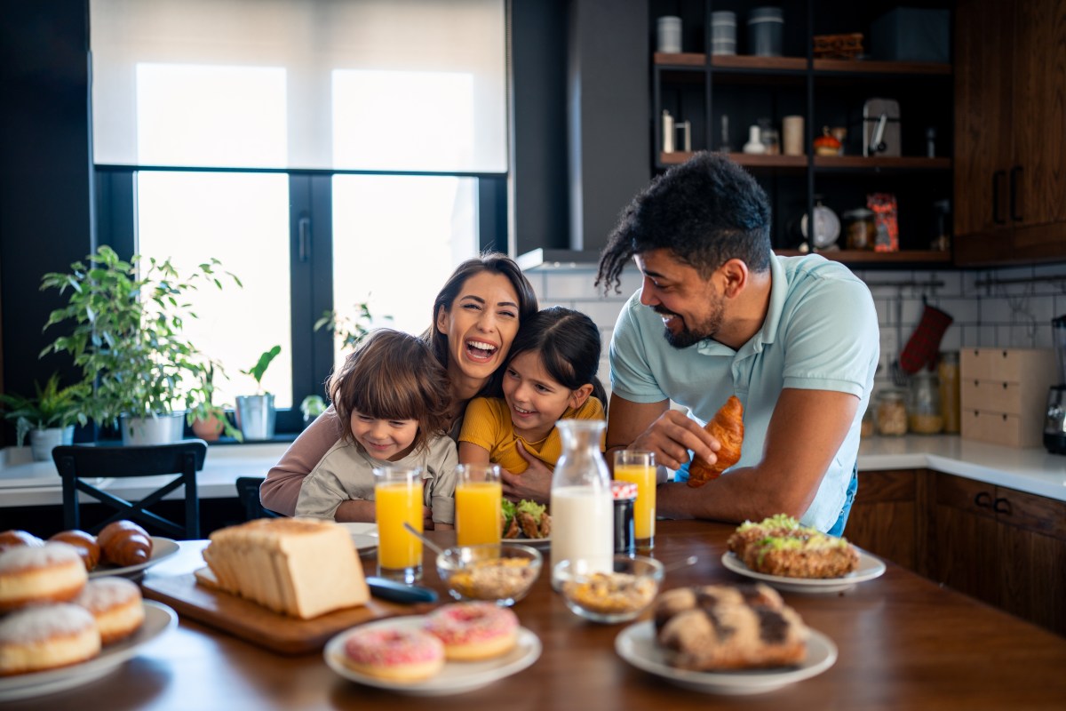 Cómo disfrutar las comidas con seres queridos mejora la salud, según un estudio