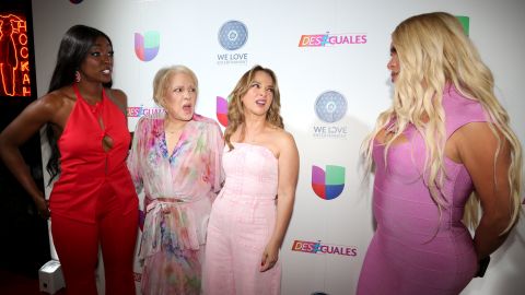 Karina Banda, Amara la Negra, Dra. Nancy, Adamari López y Wendy Guevara.