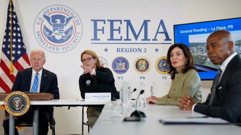 La administración del expresidente Joe Biden había aprobado los fondos FEMA para Nueva York.