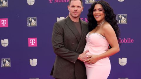 Francisca y su esposo asistieron a Premio Lo Nuestro 2025.