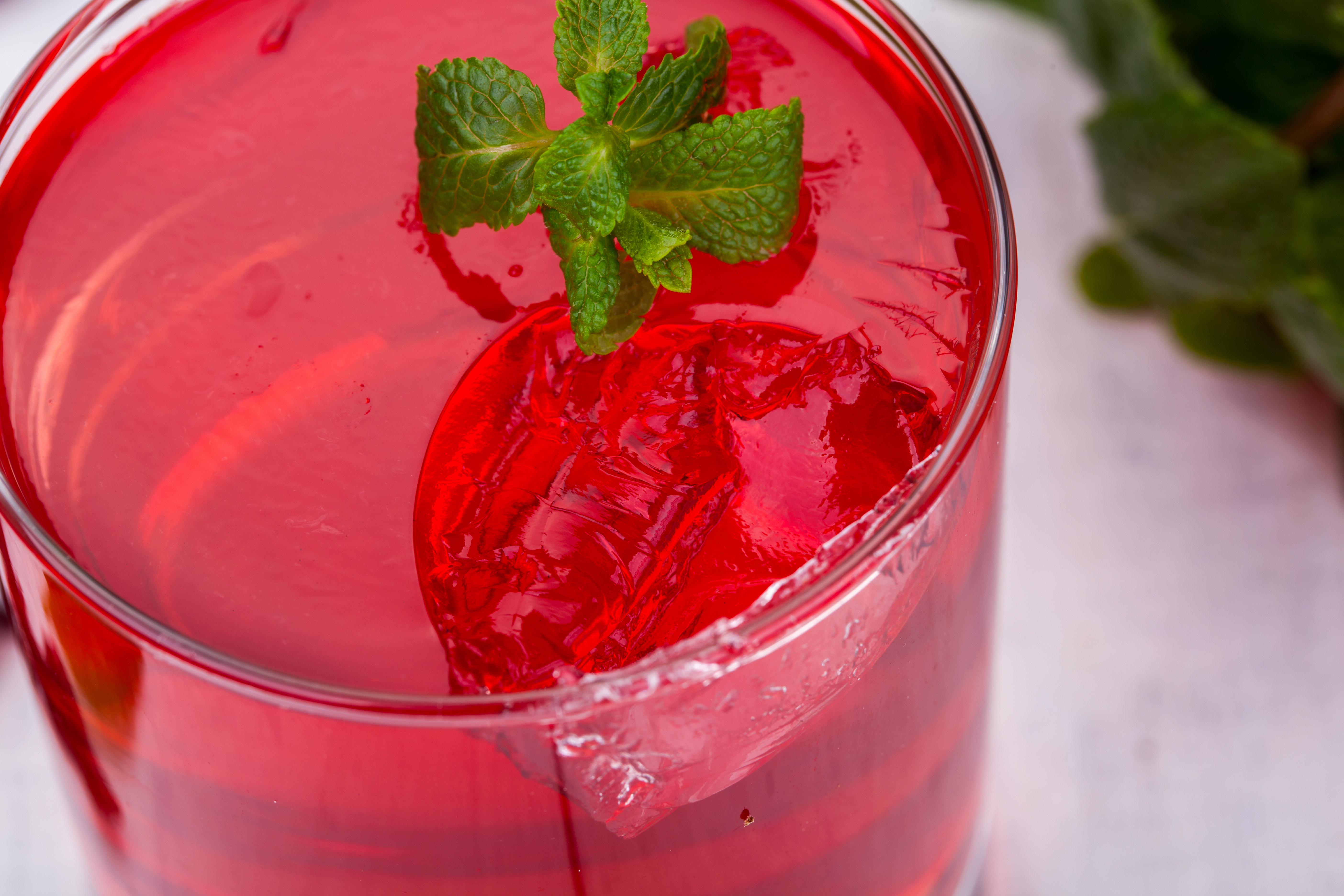 La gelatina de flor de Jamaica es un delicioso snacks.