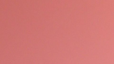 La nueva casa de Giselle Blondet tiene fachada de color blanco con detalles en azul.