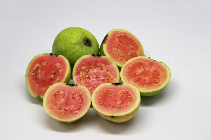 Las guayabas son ricas en vitamina C y minerales.