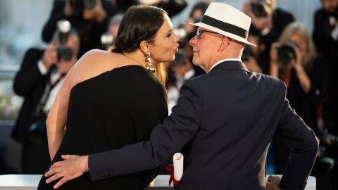 Karla Sofía Gascón junto Jacques Audiard, director de 'Emilia Pérez'.