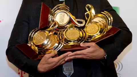Con el lema “Uniendo Generaciones”, Premio Lo Nuestro 2025 rendirá homenaje a las canciones que han marcado el pasado, el presente y el futuro de la música latina.
