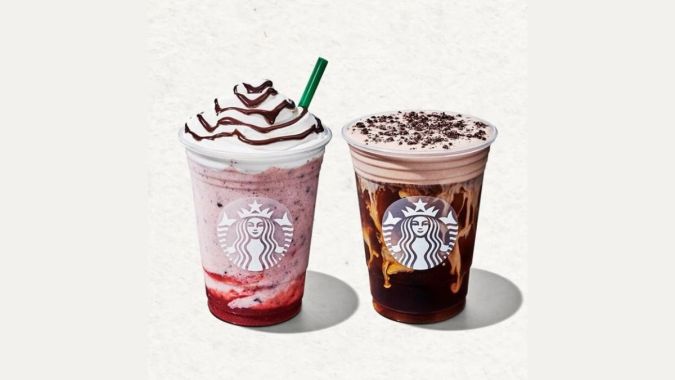 El frappuccino de crema de fresa cubierto de chocolate y el café frío con galletas de chocolate y avellanas son los sabores de Starbucks para San Valentín.