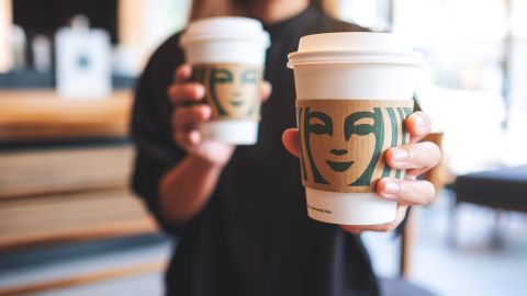 Solo por este lunes 10 de febrero Starbucks estará regalando café a sus clientes.