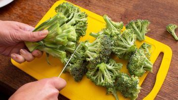 Los tallos de brócoli se pueden agregar a la pasta, sopas o ensaladas.