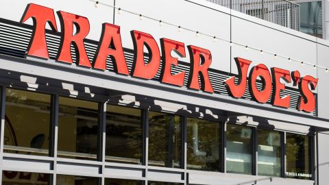 Trader Joe's publicó un aviso en su web alertando a los consumidores sobre el riesgo de consumir los tazones de açai orgánicos por riesgo de contener plástico.