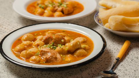El Vori vori lleva unas bolitas hacas de harina de maíz que le dan un delicioso sabor.