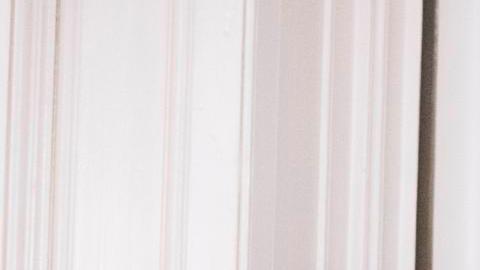 El presidente de Estados Unidos, Donald Trump, espera la llegada de Mark Fogel (no aparece en la imagen), quien recientemente fue liberado de una prisión en Rusia, en la Sala de Recepción Diplomática de la Casa Blanca en Washington, DC, EE. UU., el 11 de febrero de 2025.