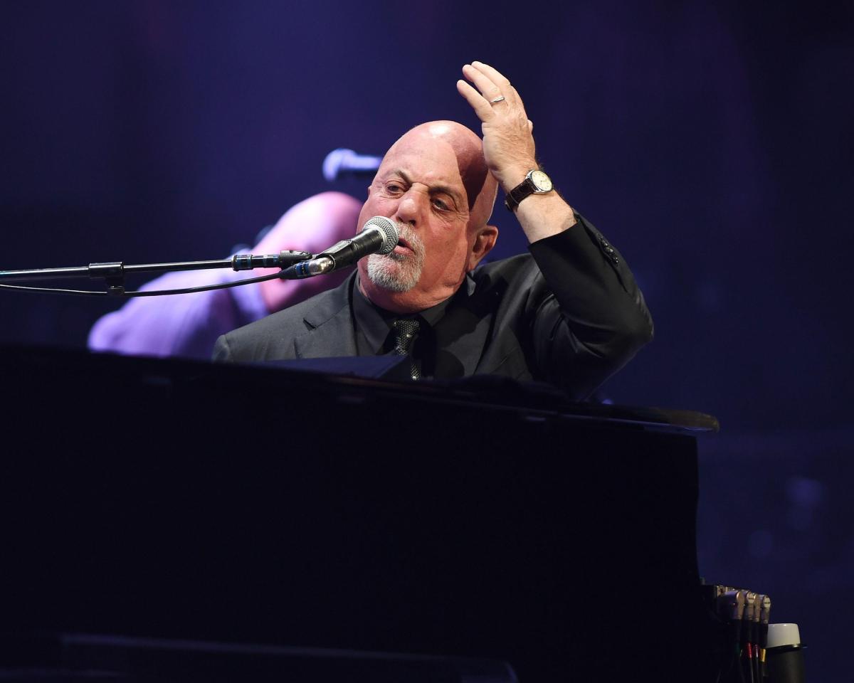 VIDEO: Billy Joel sufre caída durante su concierto en Connecticut