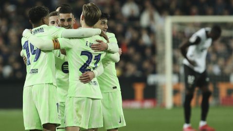 Jugadores del FC Barcelona tras vencer al Valencia en la Copa del Rey.
