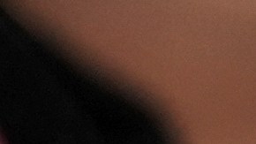 La activista Helene Villalonga lleva una camiseta en la que pide un Estatus de Protección Temporal para los venezolanos durante una conferencia de prensa para denunciar los cambios a las protecciones que protegieron a cientos de miles de venezolanos de la deportación, el lunes 3 de febrero de 2025, en Doral, Florida.