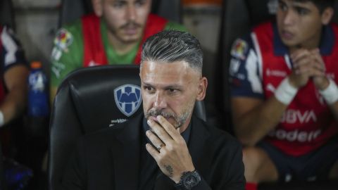 Martín Demichelis en el banquillo del Monterrey.