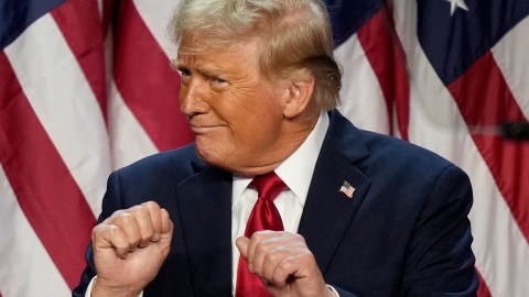 ¿Un feriado federal por el cumpleaños de Donald Trump? La propuesta de una congresista