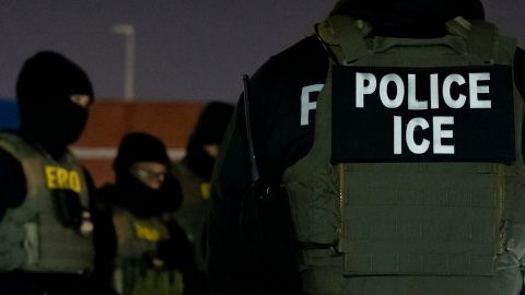 Venezolanos denuncian que ICE entró a su casa a la fuerza en Denver: "Como si fuésemos criminales"