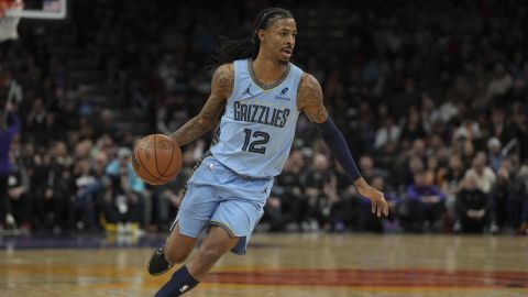 Ja Morant, jugador de los Memphis Grizzlies, en un encuentro ante los Phoenix Suns.