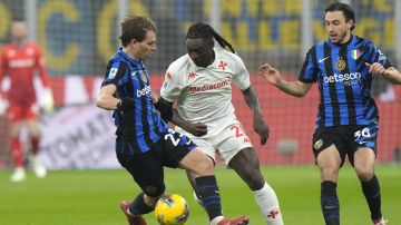 Moise Kean en un partido entre la Fiorentina y el Inter.