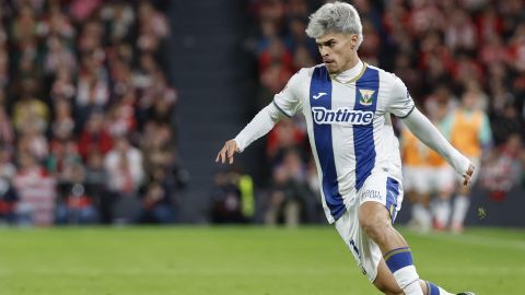 Defensa del Leganés Juan Cruz durante un partido entre el Athletic Club y el Leganés.