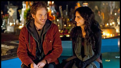 Martha Higareda y Shawn Ashmore en "El Mariachi Gringo".