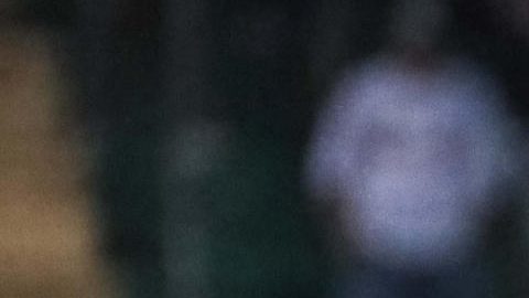 Jonathan Paz (d) de Olimpia reacciona junto a Lionel Messi de Inter este sábado, durante un partido amistoso entre Olimpia y Inter Miami en el Estadio Olímpico Metropolitano en San Pedro Sula.