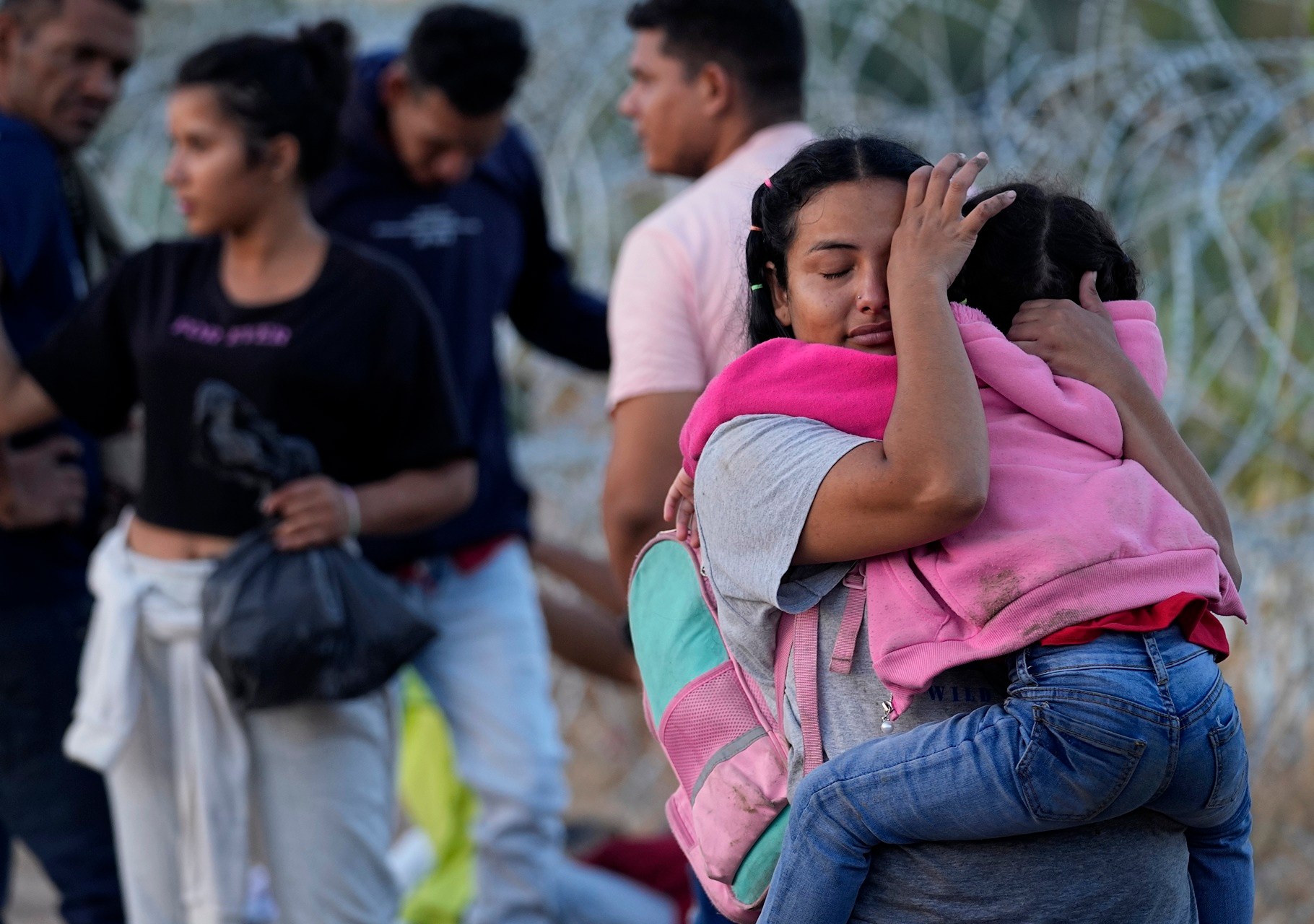Cómo proteger a tus hijos si ICE toca tu puerta: guía para padres ...