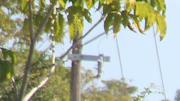 Migrantes caminan después de regresar de la Comisión Mexicana de Ayuda a Personas Refugiadas (Comar), en espera de resolver su situación migratoria este jueves en la ciudad de Tapachula en el estado de Chiapas (México).