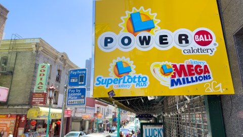 mujer-loteria-error-empleado-virginia-2025