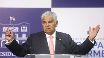 El presidente de Panamá José Raúl Mulino, habla durante una conferencia de prensa este jueves en Ciudad de Panamá (Panamá).