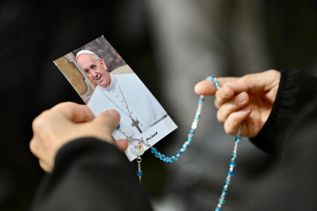 "Crítico" pero "estable": Así está la salud del Papa Francisco para este martes