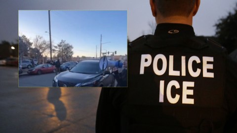 Salió con un megáfono a la calle durante redada de ICE para alertar a migrantes