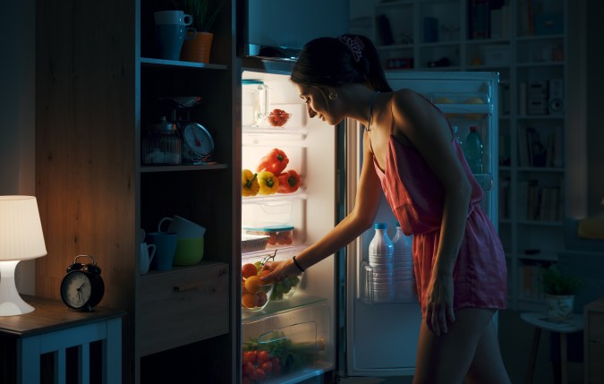 Conoce cuáles son las opciones más saludables para satisfacer los antojos en la noche.