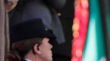 La presidenta de México, Claudia Sheinbaum (c), participa en un desfile durante la conmemoración del 112 aniversario de la ‘Marcha de la Lealtad’, en Ciudad de México (México).